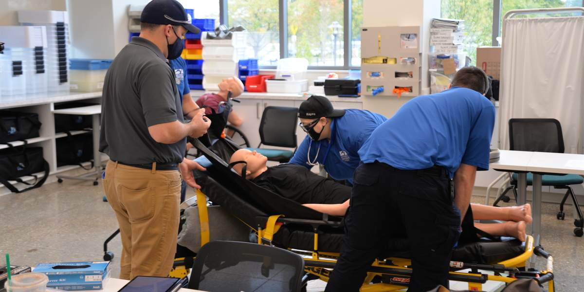 Emergency Medicine students in lab instruction.