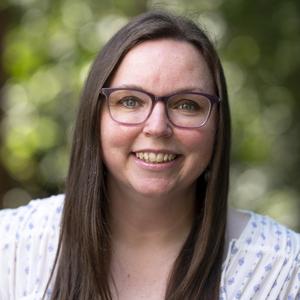 Headshot of Carolyn Pratt