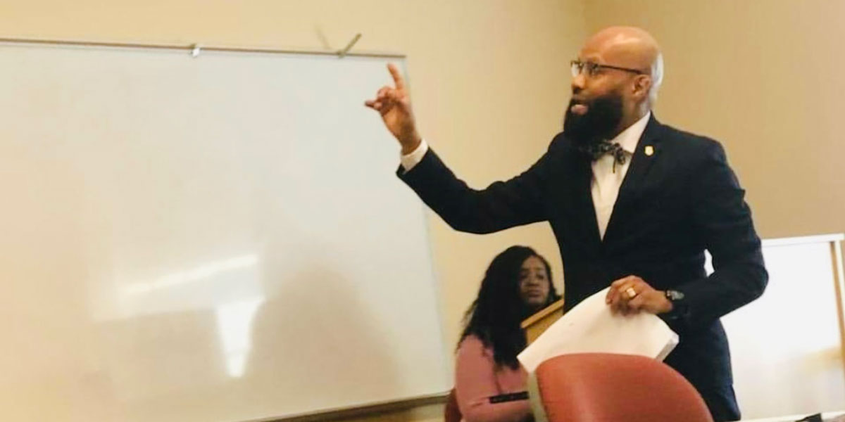 Reynaldo Evangelista teaching in a classroom