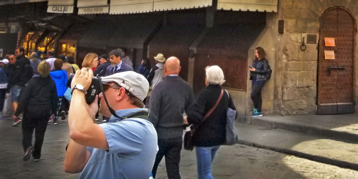 Rob Lowe taking a picture outside.