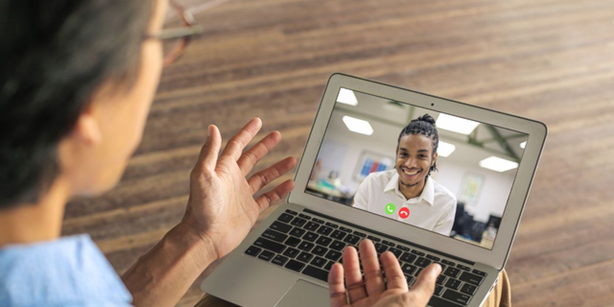 Student meets with another student online.